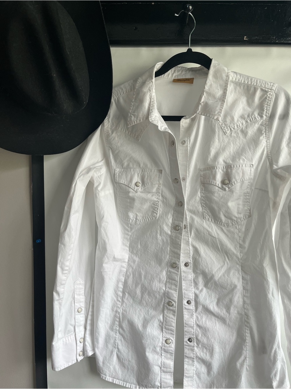 Wrangler White pearl snap Button-Up Cowgirl blouse long sleeve sz medium